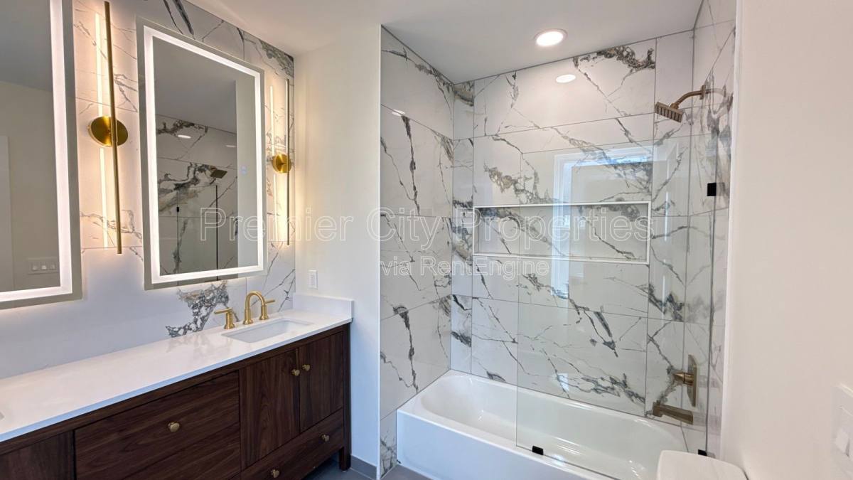 Apartment for rent at 240 McGregor Ave #1, Cincinnati, OH 45219