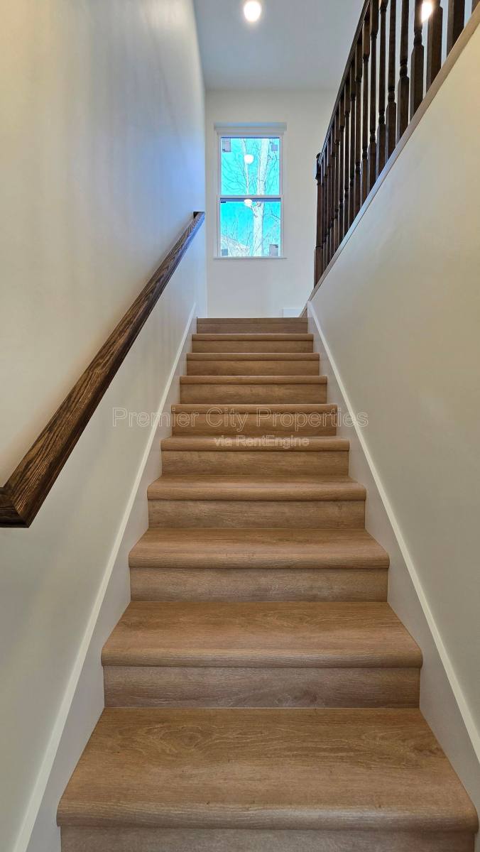 Apartment for rent at 240 McGregor Ave #1, Cincinnati, OH 45219
