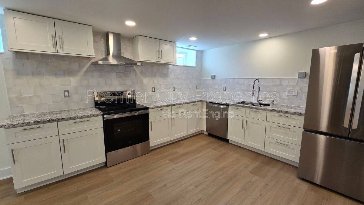 Apartment for rent at 240 McGregor Ave #1, Cincinnati, OH 45219
