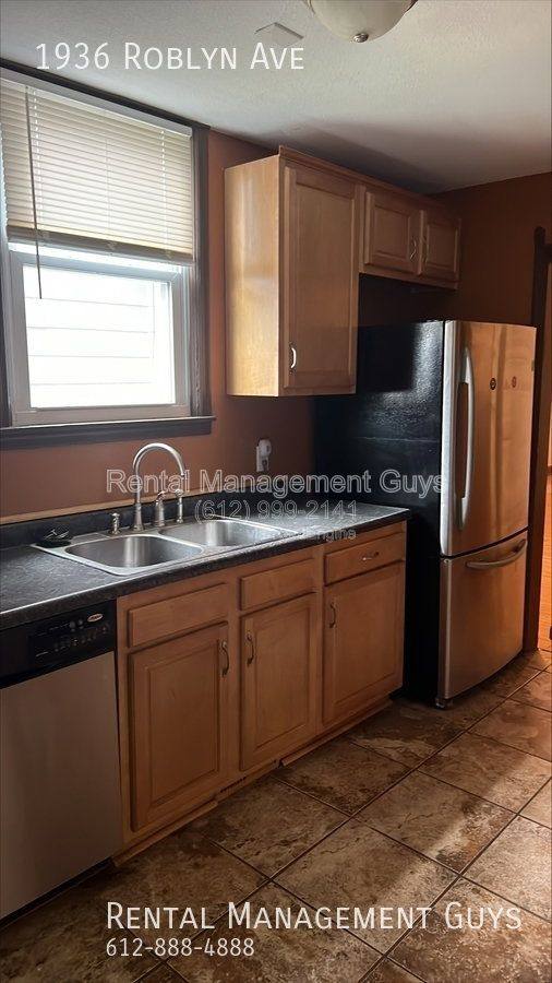 Townhouse for rent at 1936 Roblyn Ave, Saint Paul, MN 55104