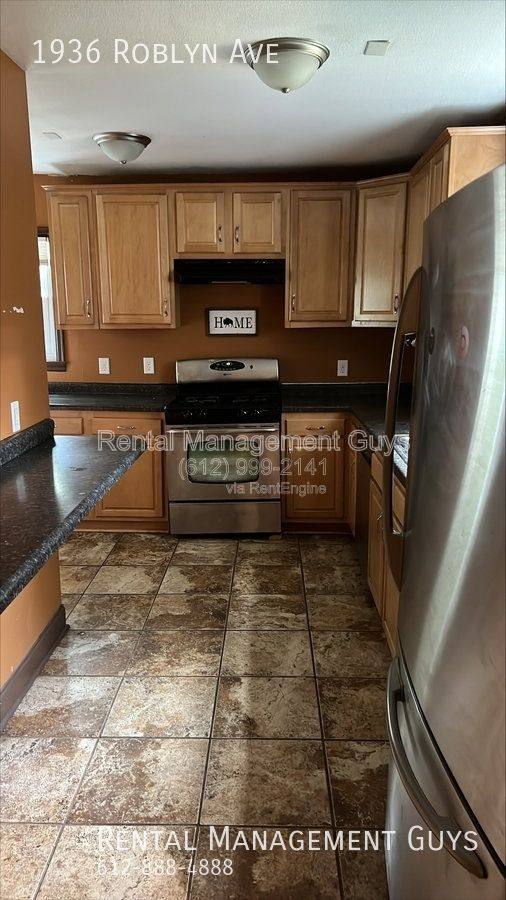 Townhouse for rent at 1936 Roblyn Ave, Saint Paul, MN 55104