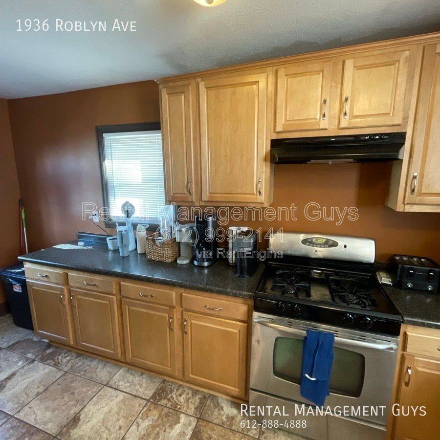 Townhouse for rent at 1936 Roblyn Ave, Saint Paul, MN 55104
