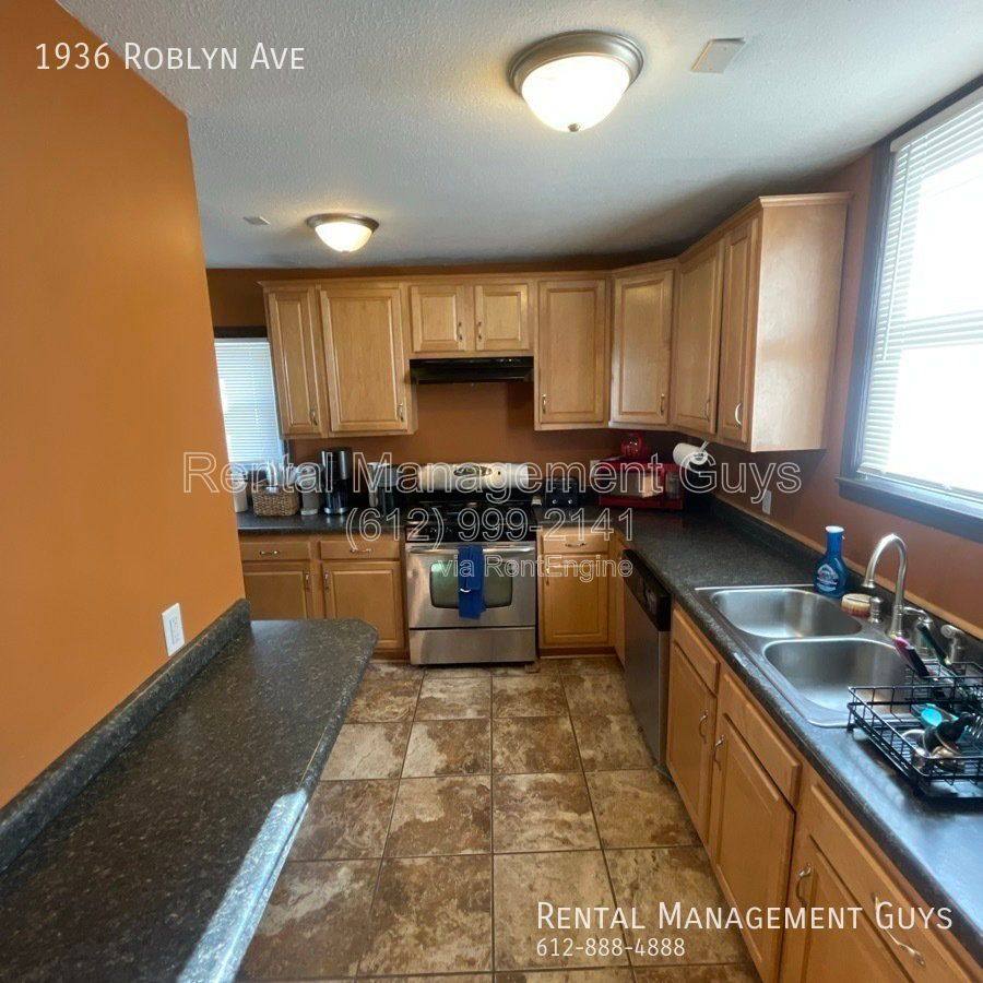 Townhouse for rent at 1936 Roblyn Ave, Saint Paul, MN 55104