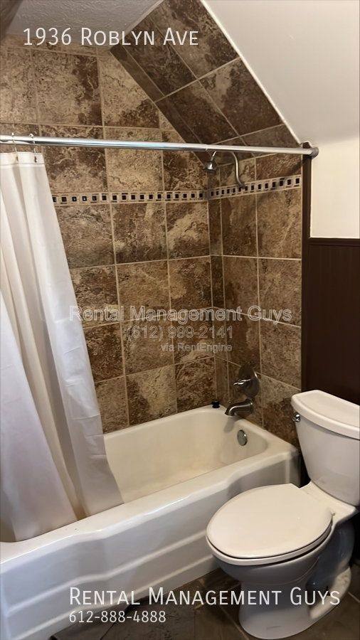 Townhouse for rent at 1936 Roblyn Ave, Saint Paul, MN 55104