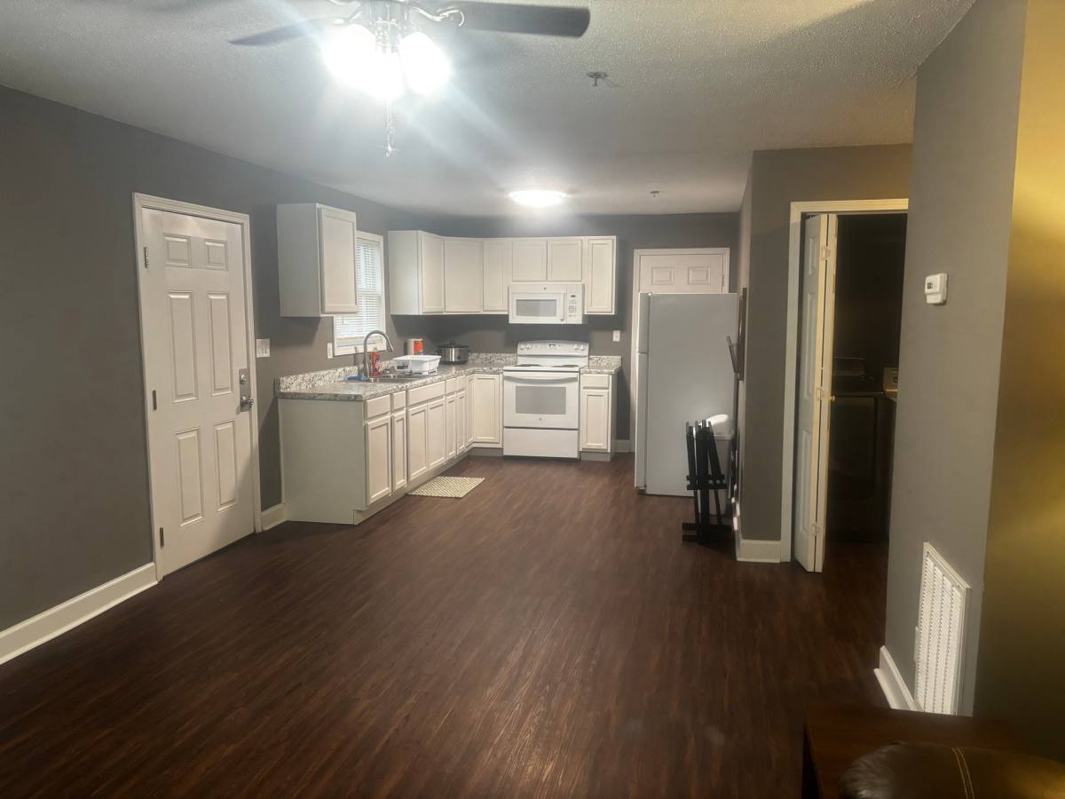 Apartment for rent at 906 Fairchild Ave #B, Florence, AL 35630