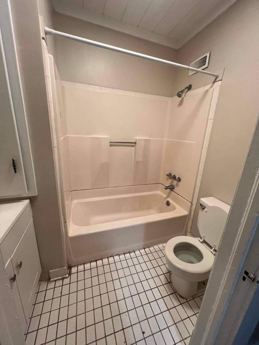Apartment for rent at 233 College St #3, Macon, GA 31201