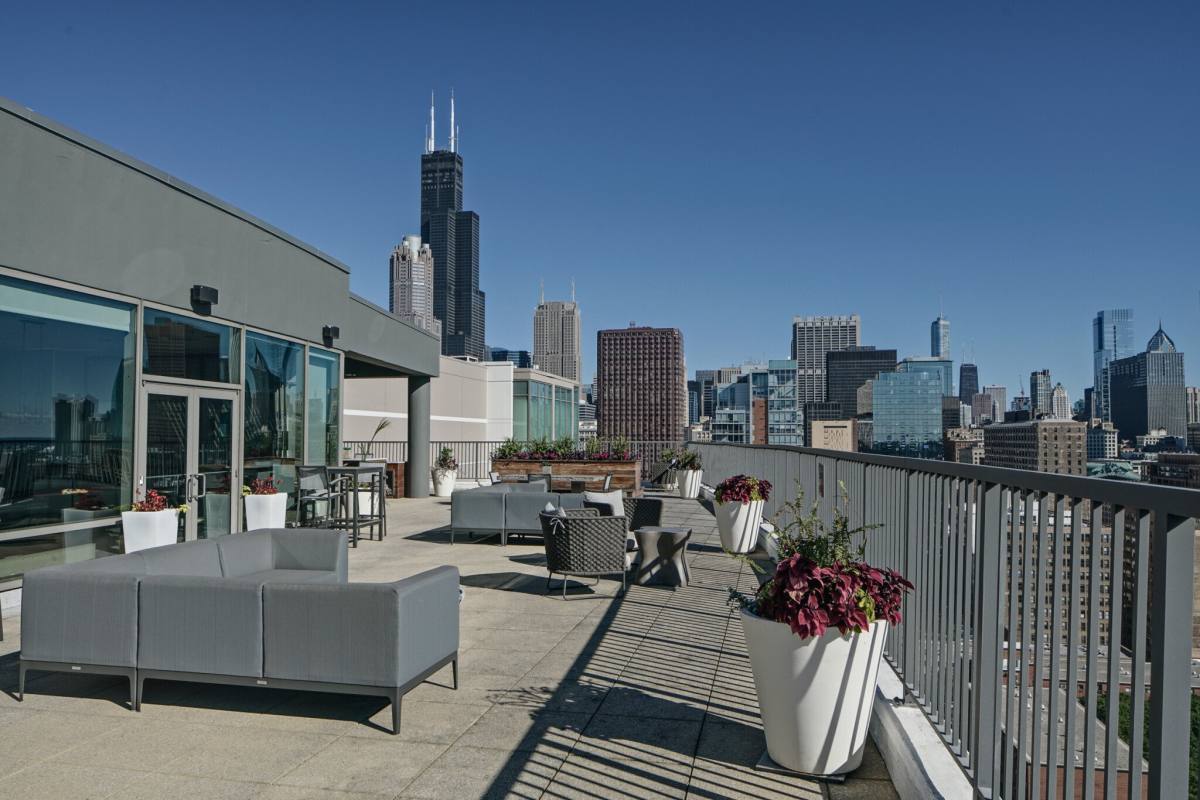 Apartment for rent at 910 S Clark St, Chicago, IL 60605