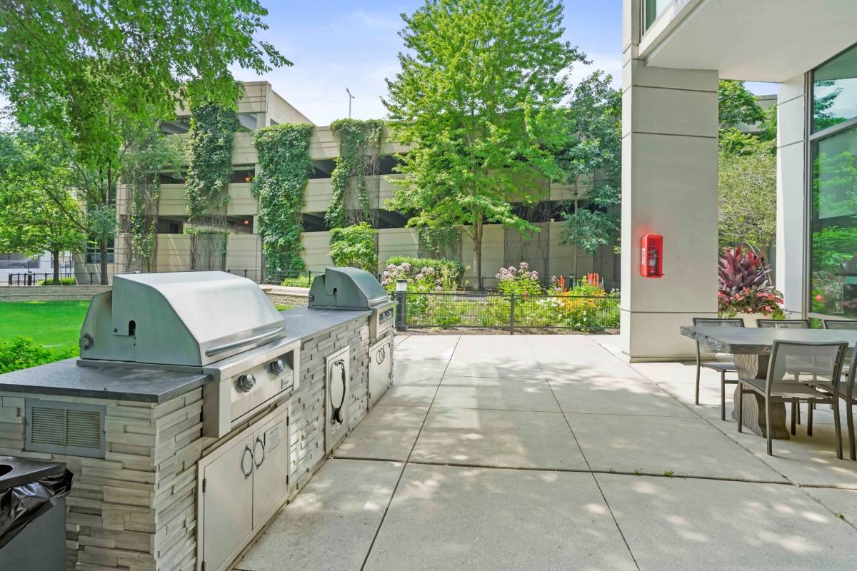 Apartment for rent at 910 S Clark St, Chicago, IL 60605