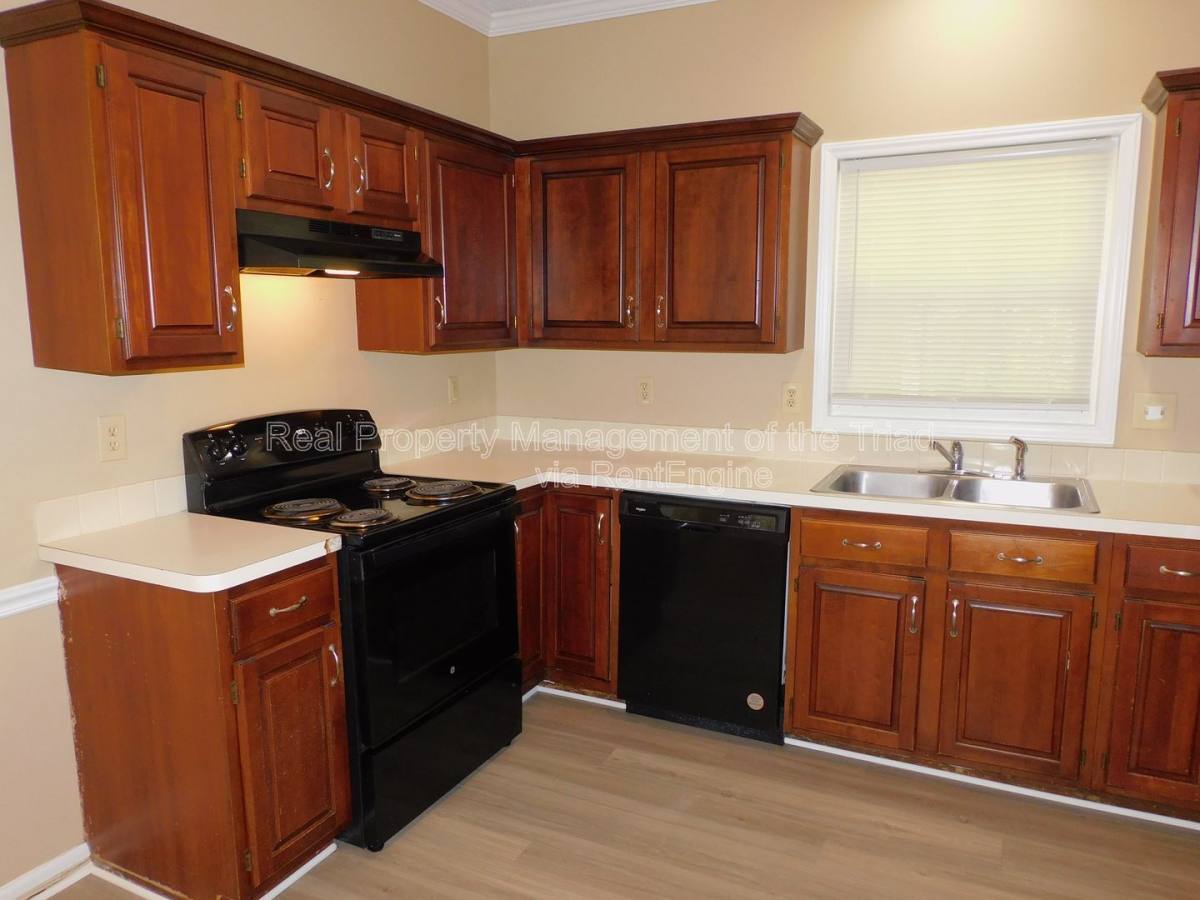 House for rent at 7185 Avenbury Circle, Kernersville, NC 27284
