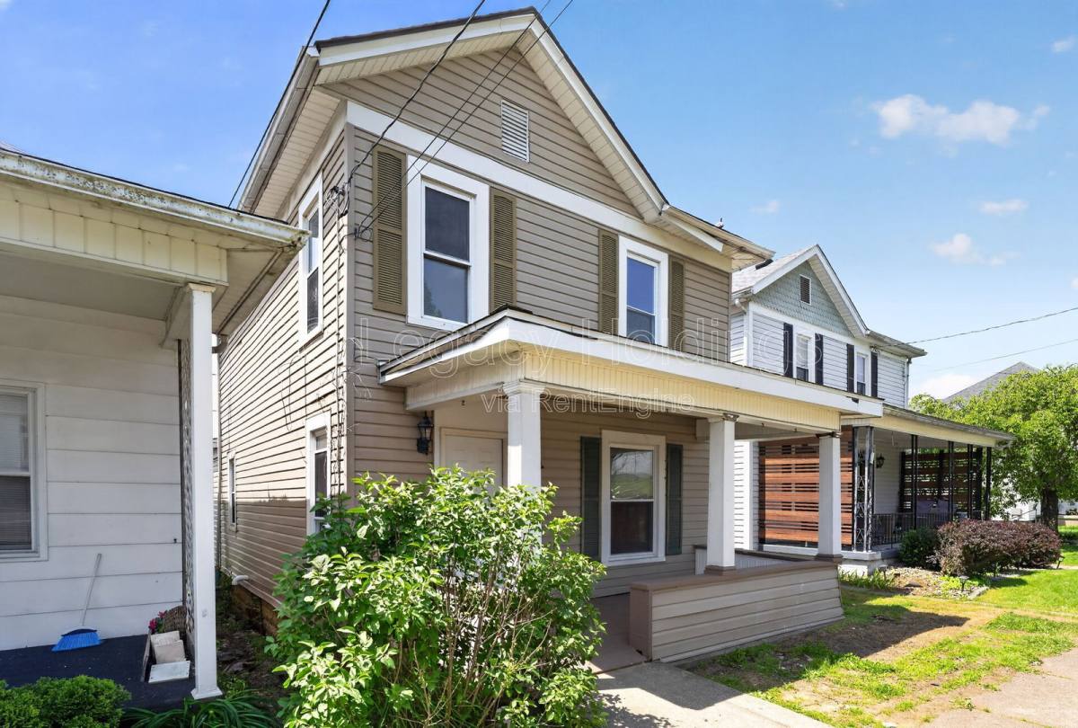 Apartment for rent at 2113 Goff Ave, Clarksburg, WV 26301