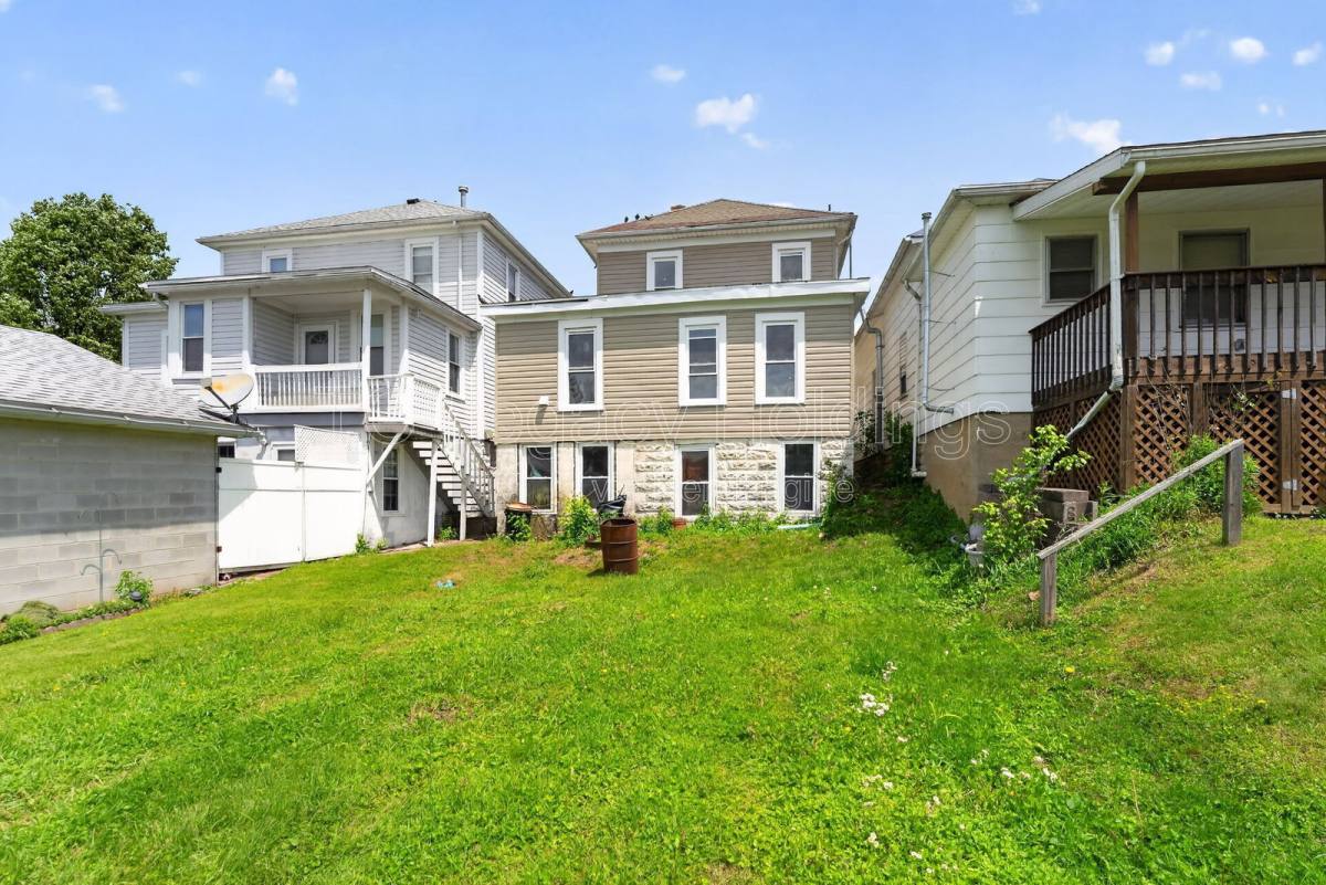Apartment for rent at 2113 Goff Ave, Clarksburg, WV 26301