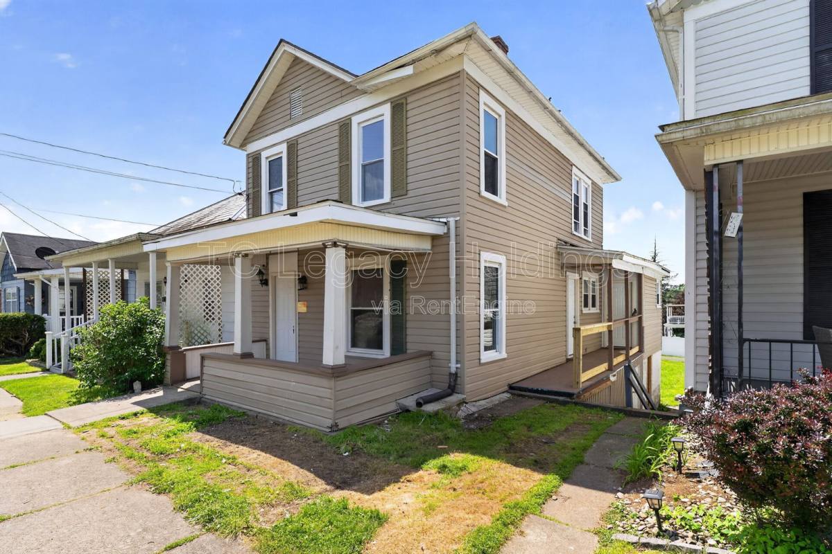 Apartment for rent at 2113 Goff Ave, Clarksburg, WV 26301