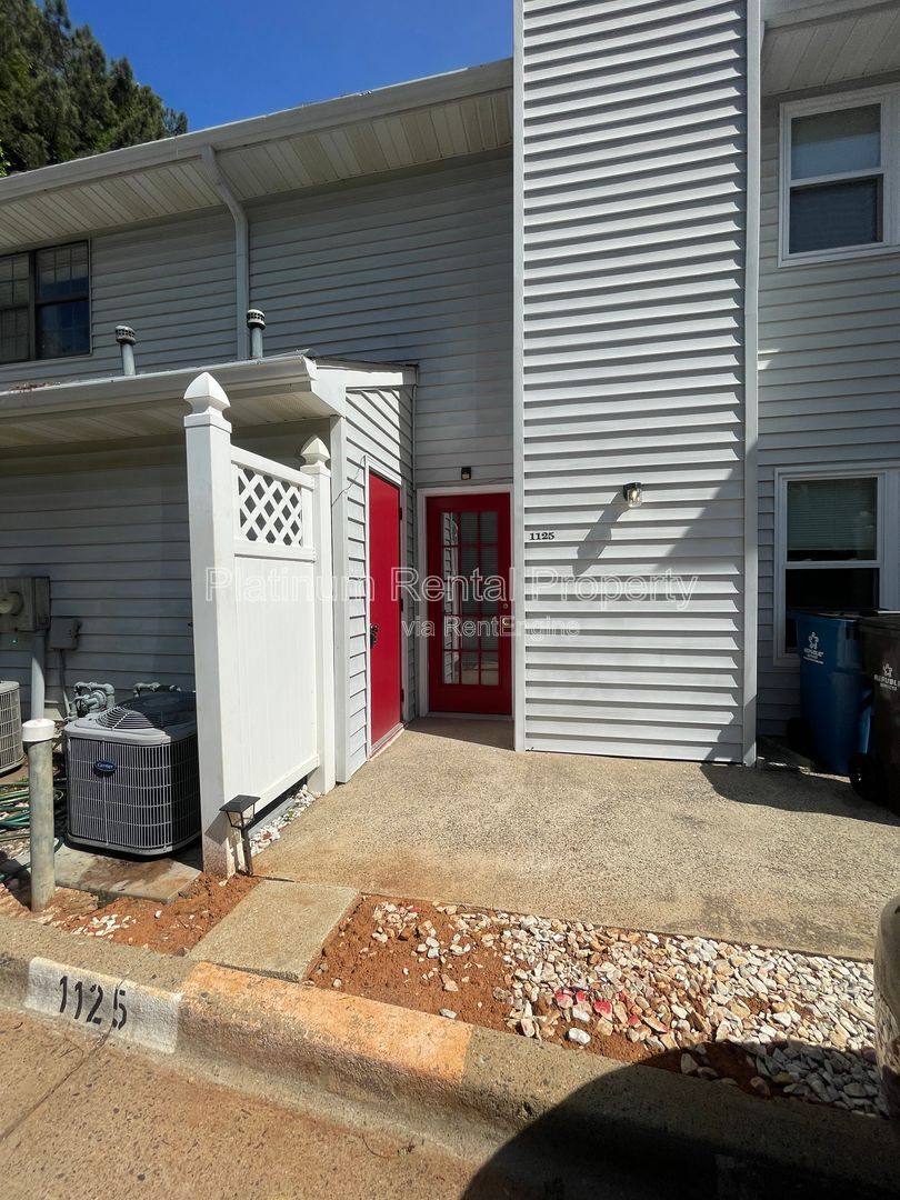 Townhouse for rent at 1125 Jamestowne Trail, Alpharetta, GA 30009