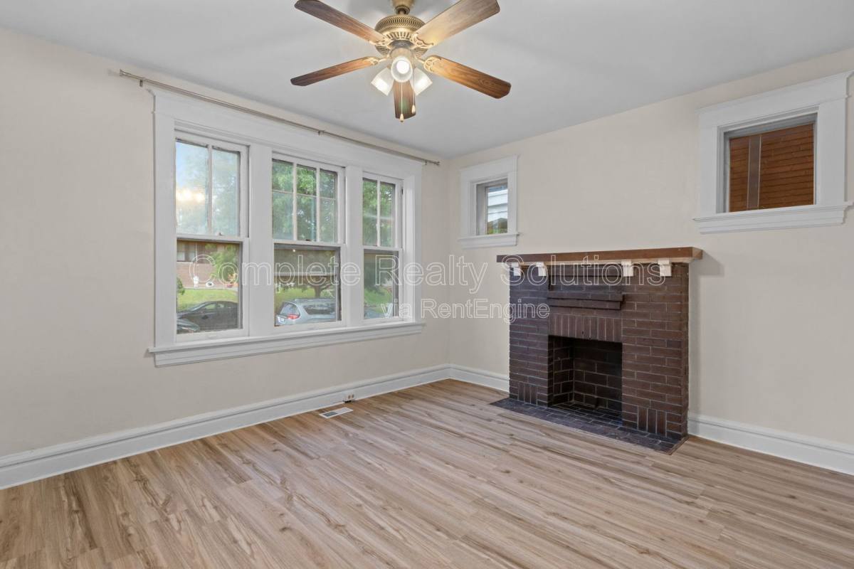 Apartment for rent at 4301 S 38th St #1S, Saint Louis, MO 63116