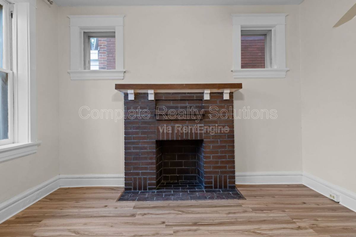 Apartment for rent at 4301 S 38th St #1S, Saint Louis, MO 63116