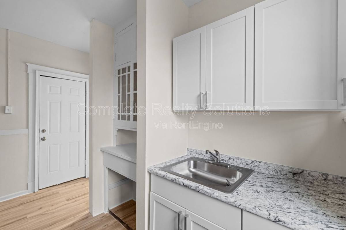 Apartment for rent at 4301 S 38th St #1S, Saint Louis, MO 63116