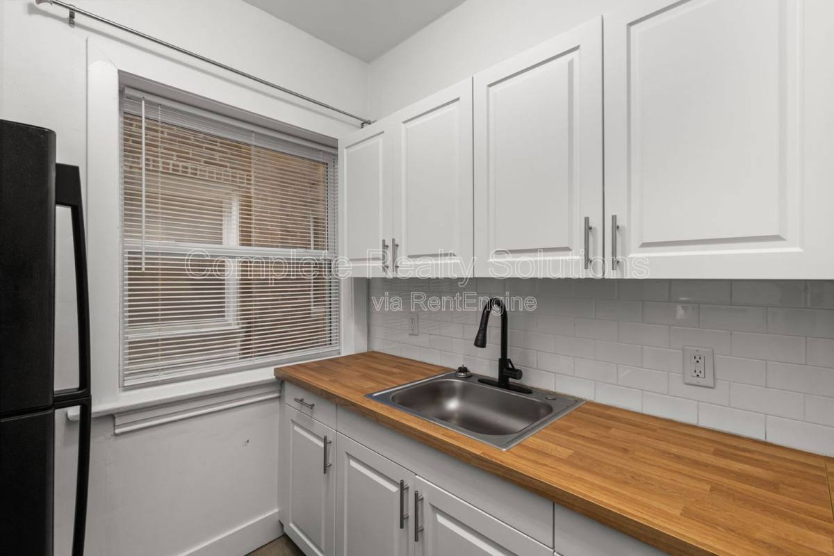 Apartment for rent at 3702 Meramec St #1E, Saint Louis, MO 63116