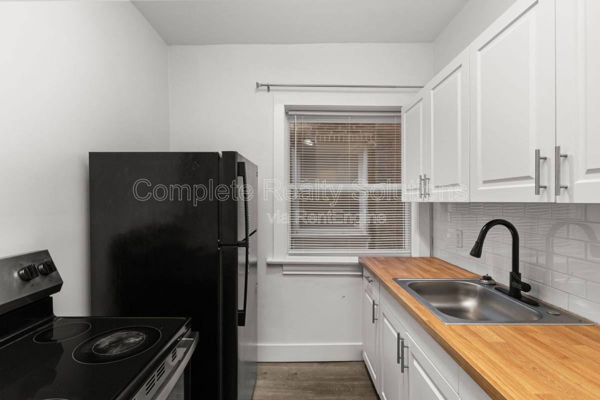 Apartment for rent at 3702 Meramec St #1E, Saint Louis, MO 63116