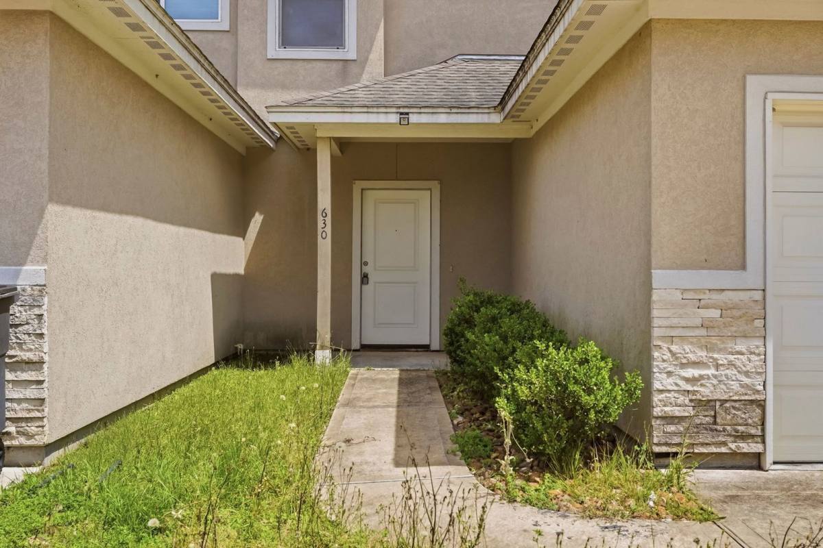 Townhouse for rent at 630 Magnolia Bend, New Caney, TX 77357