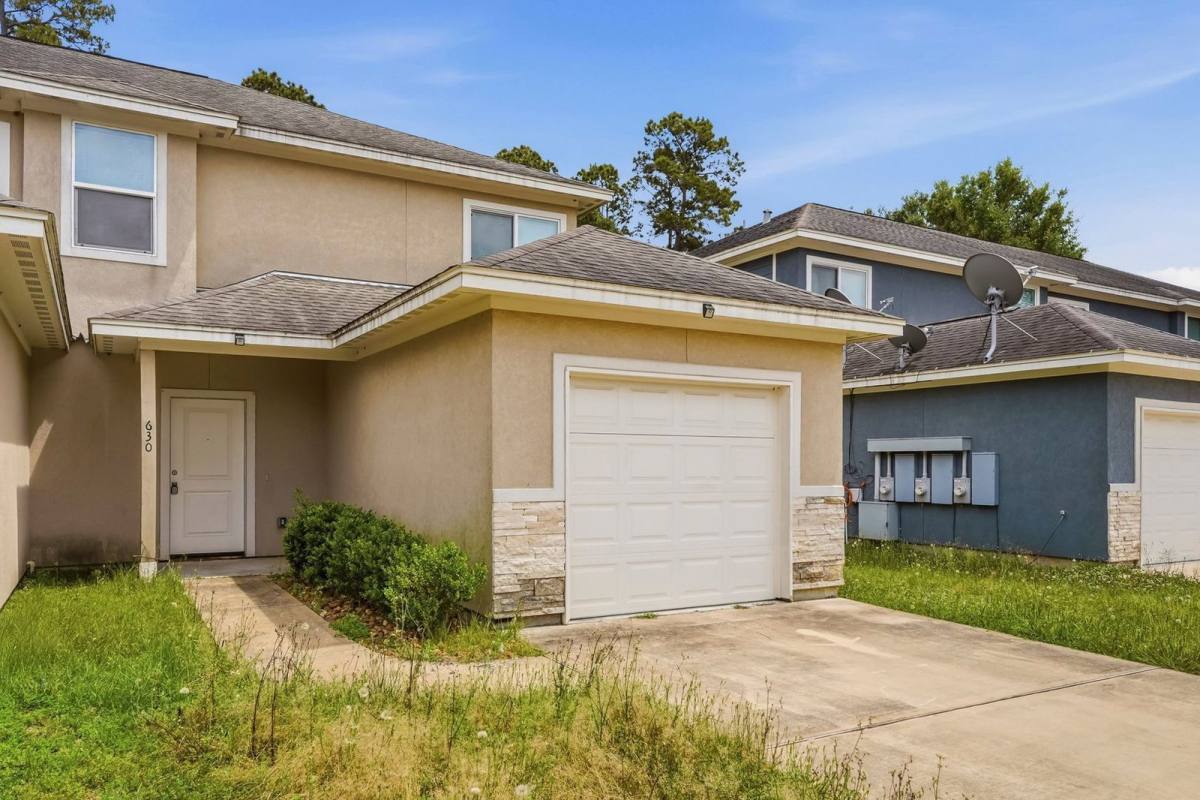 Townhouse for rent at 630 Magnolia Bend, New Caney, TX 77357