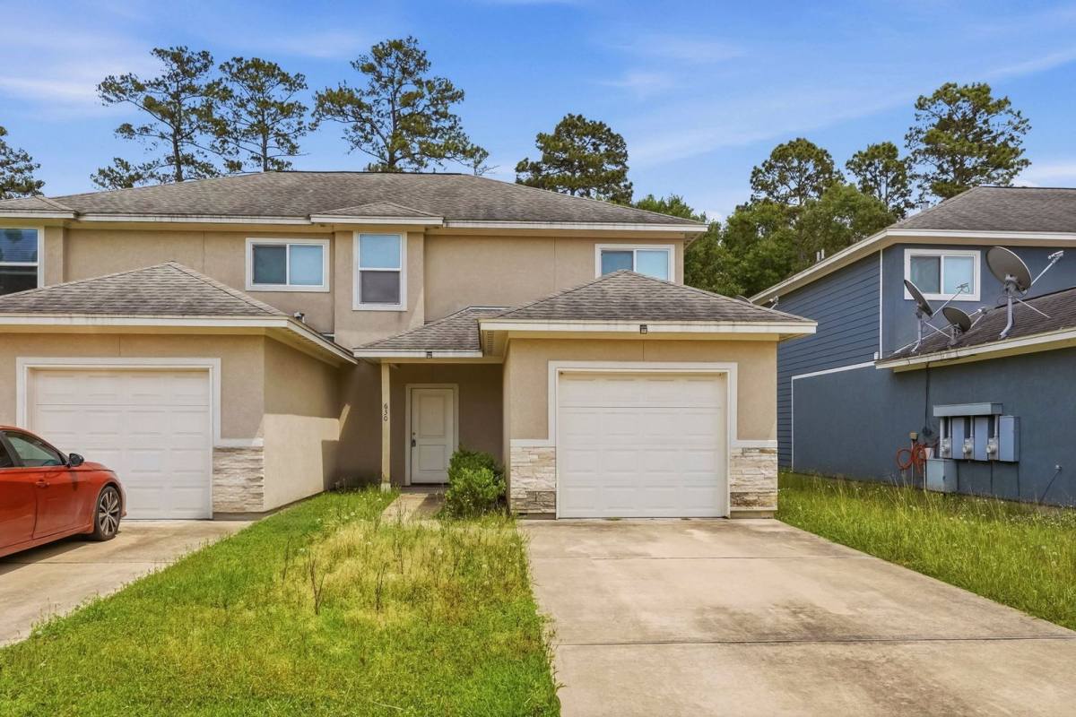 Townhouse for rent at 630 Magnolia Bend, New Caney, TX 77357