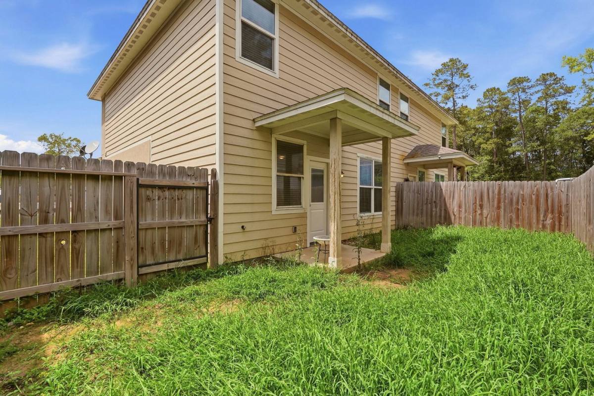 Townhouse for rent at 630 Magnolia Bend, New Caney, TX 77357