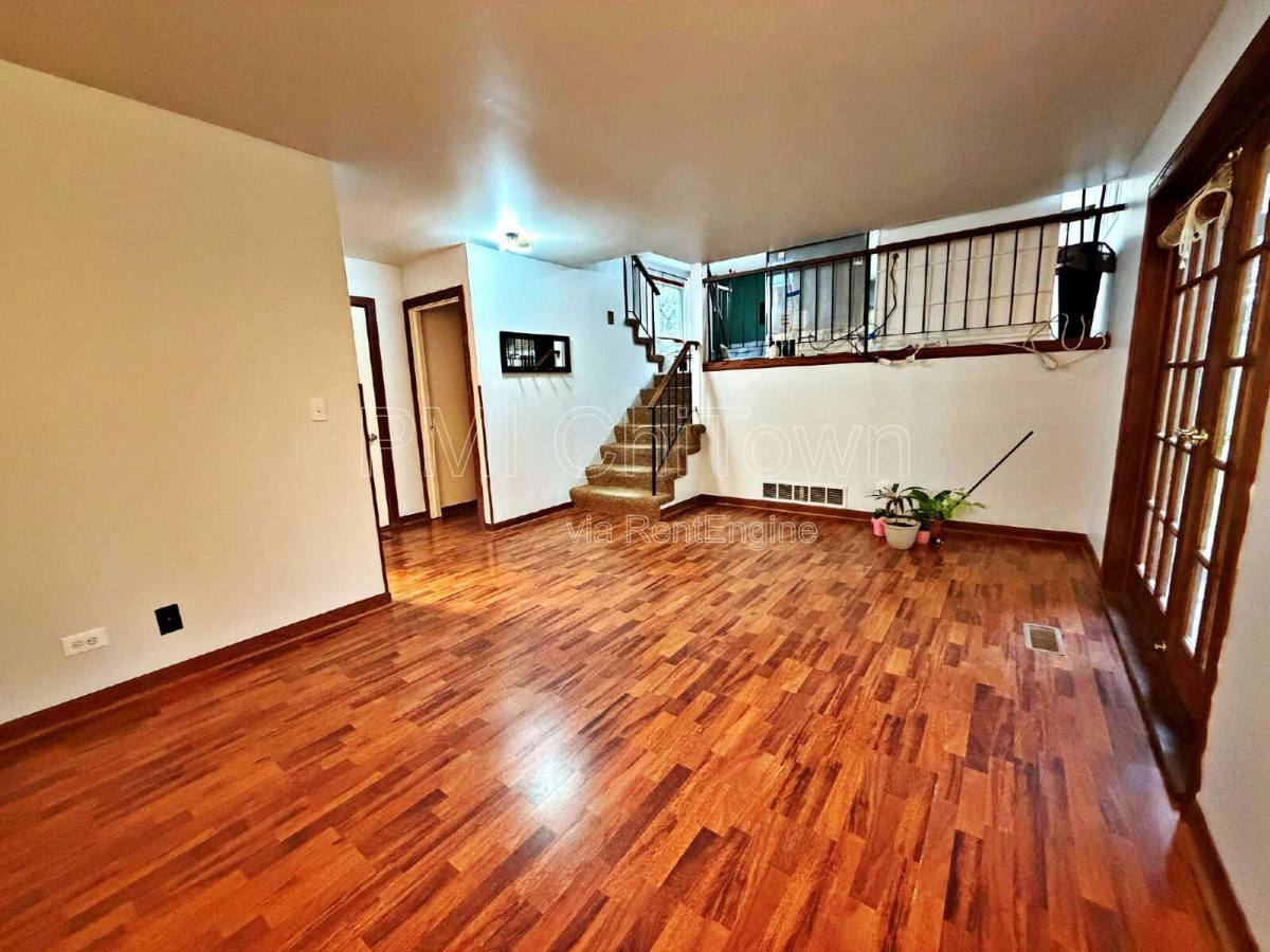 House for rent at 800 W Beechtree Lane, Bartlett, IL 60103