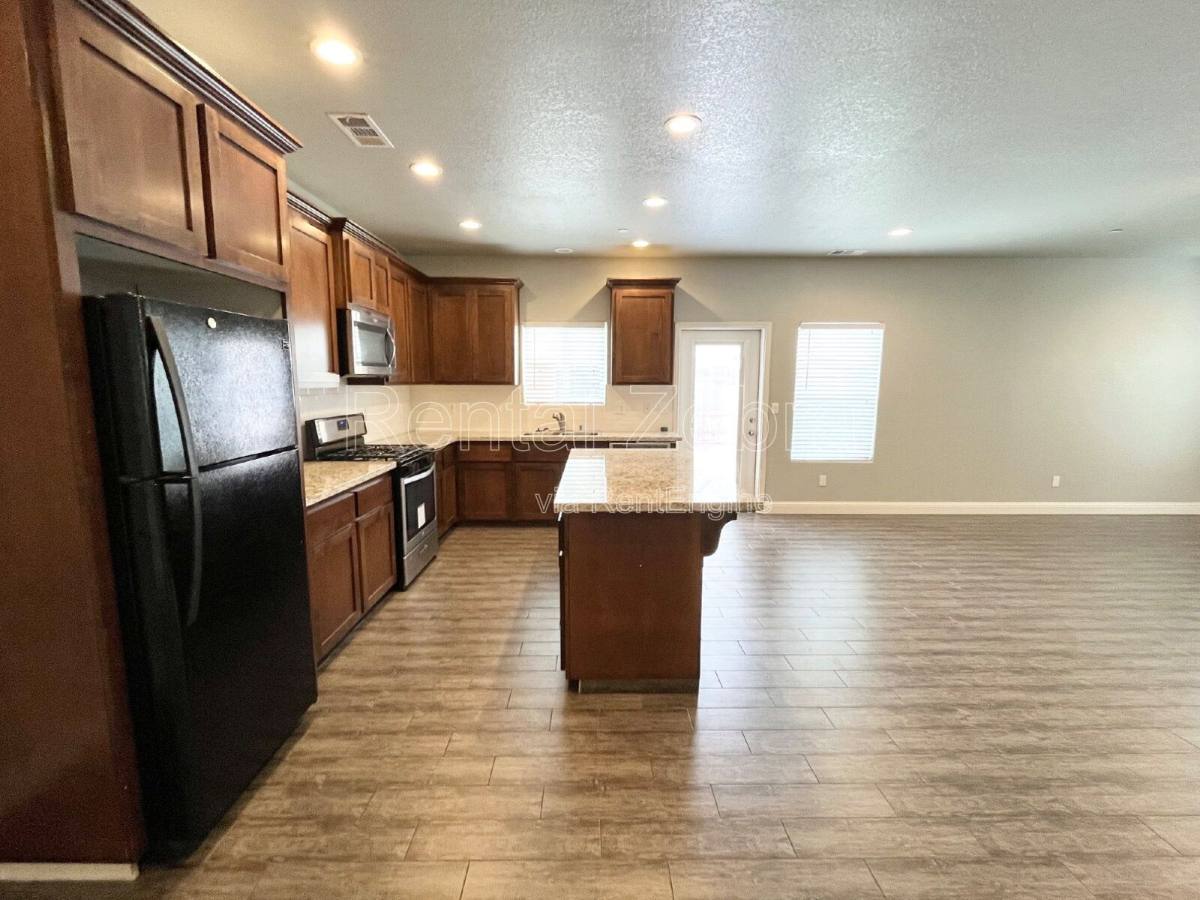 House for rent at 552 Granada Court, Merced, CA 95341