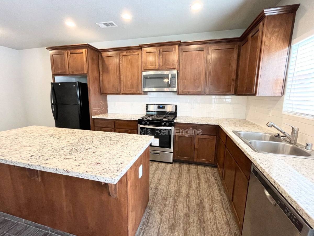 House for rent at 552 Granada Court, Merced, CA 95341
