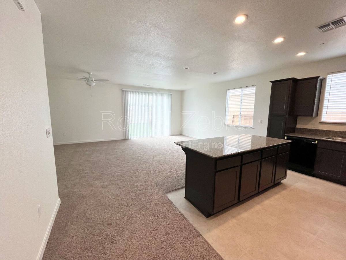 House for rent at 165 Squaw Valley Dr, Merced, CA 95341