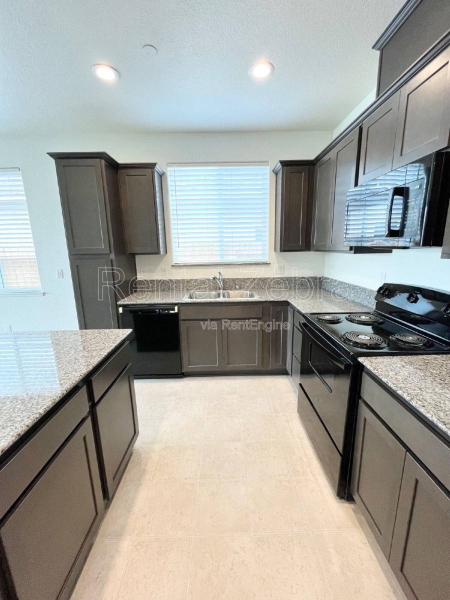 House for rent at 165 Squaw Valley Dr, Merced, CA 95341