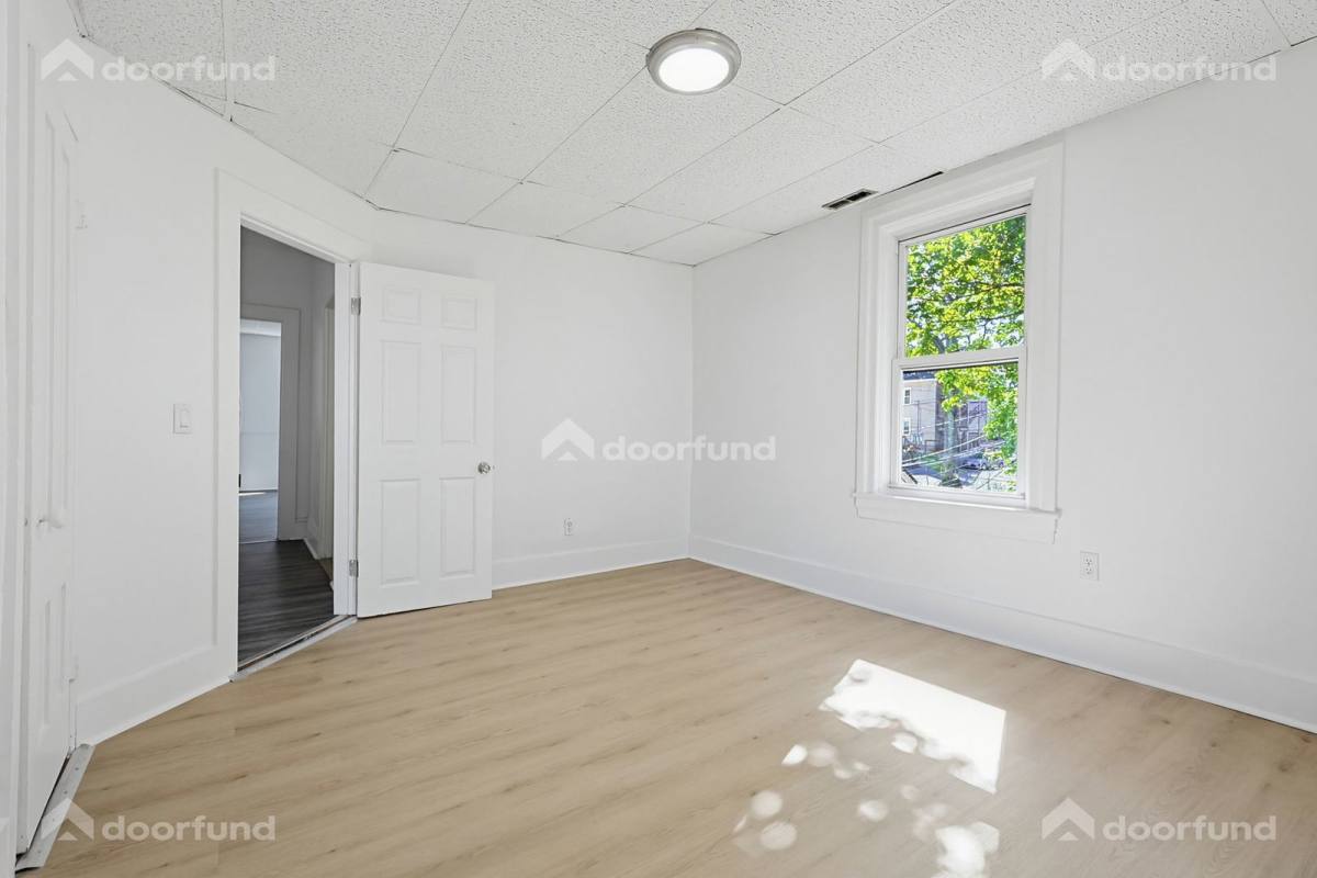 Apartment for rent at 17 Wachusett St #2, Worcester, MA 01609