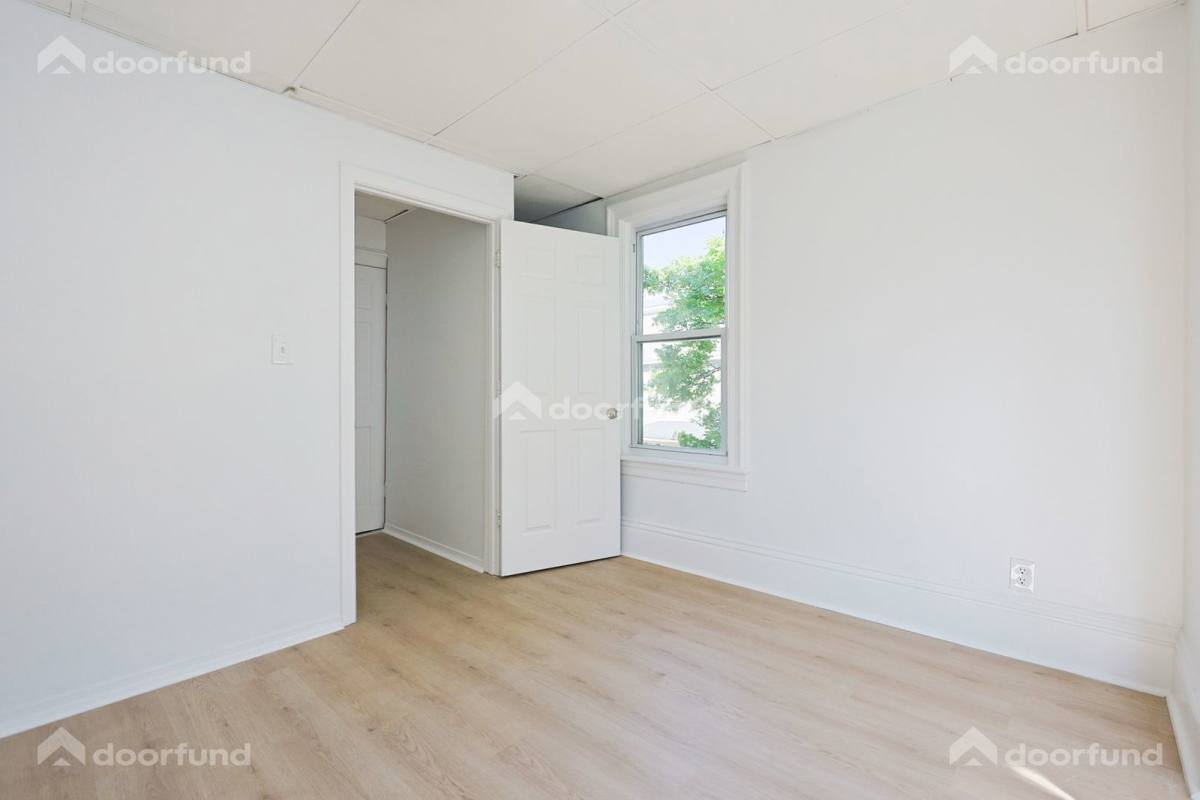 Apartment for rent at 17 Wachusett St #2, Worcester, MA 01609