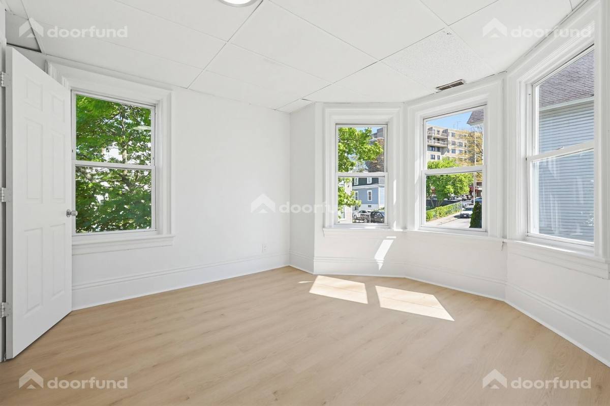 Apartment for rent at 17 Wachusett St #2, Worcester, MA 01609