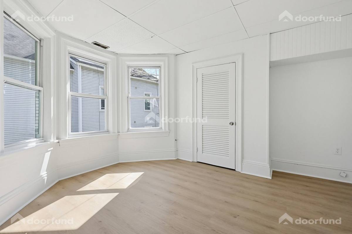 Apartment for rent at 17 Wachusett St #2, Worcester, MA 01609