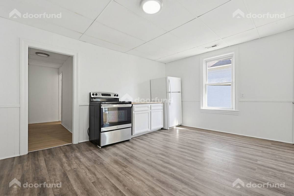 Apartment for rent at 17 Wachusett St #2, Worcester, MA 01609