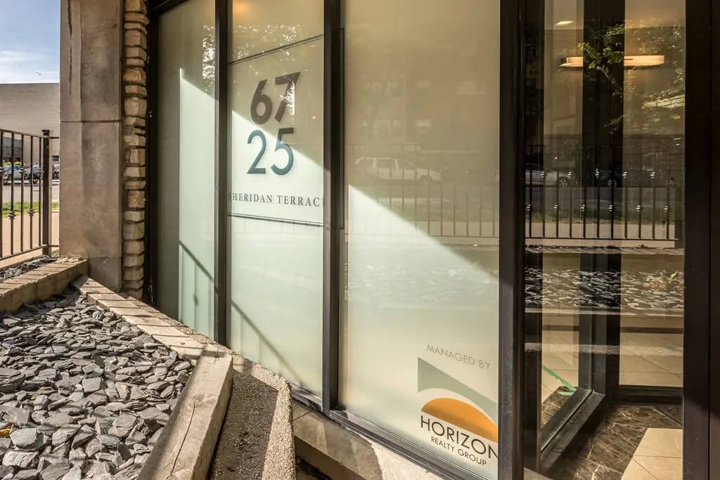 Apartment for rent at 6725 N Sheridan Rd #102, Chicago, IL 60626