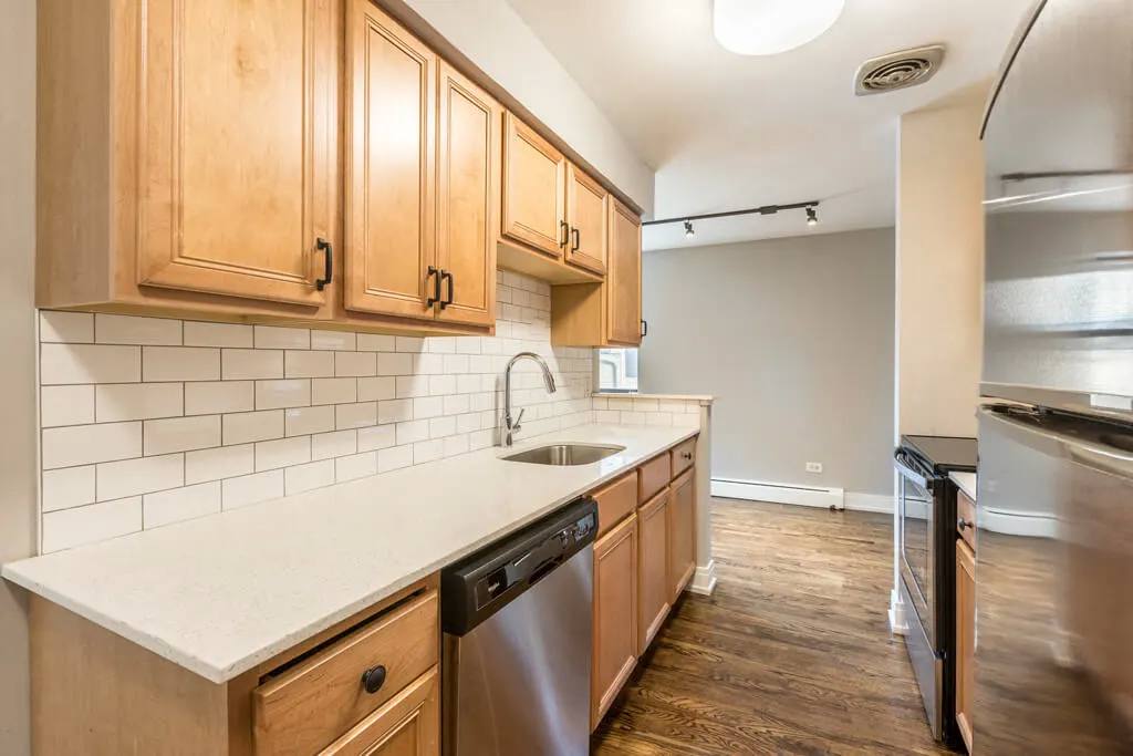 Apartment for rent at 6725 N Sheridan Rd #102, Chicago, IL 60626