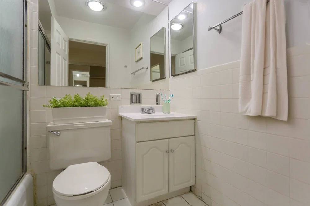 Apartment for rent at 6725 N Sheridan Rd #102, Chicago, IL 60626