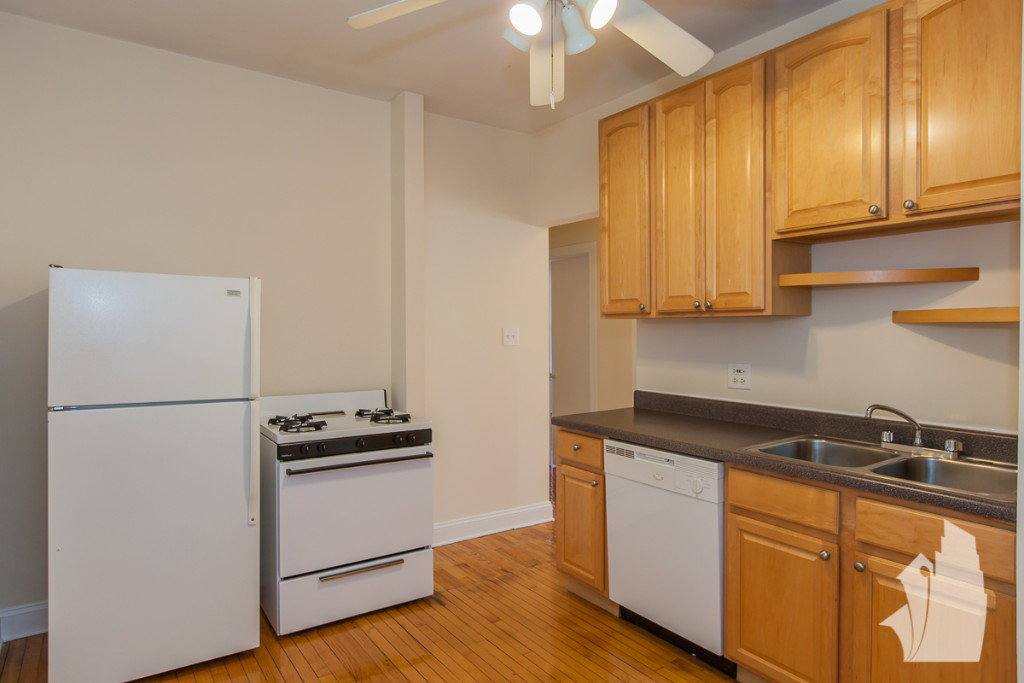 Apartment for rent at 859 W Cornelia Ave #1N, Chicago, IL 60657