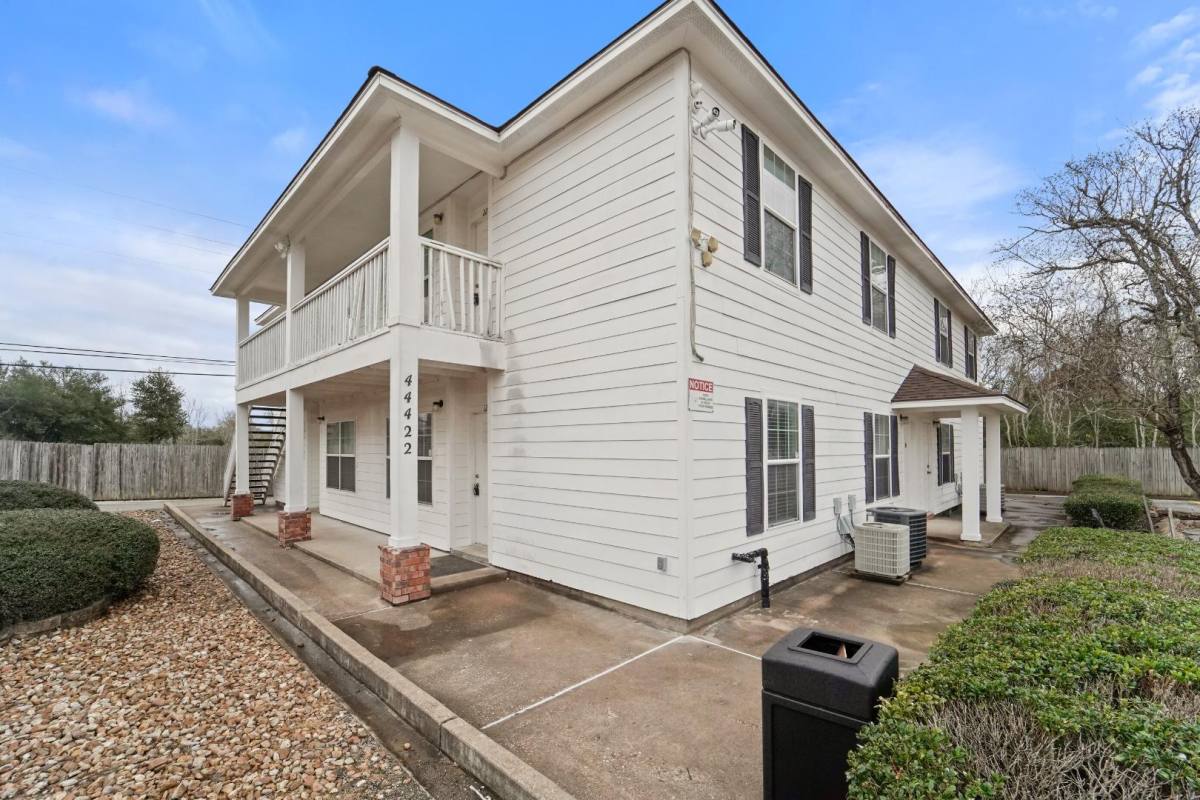 Apartment for rent at 516 Hollyhock St #H15, Waller, TX 77484