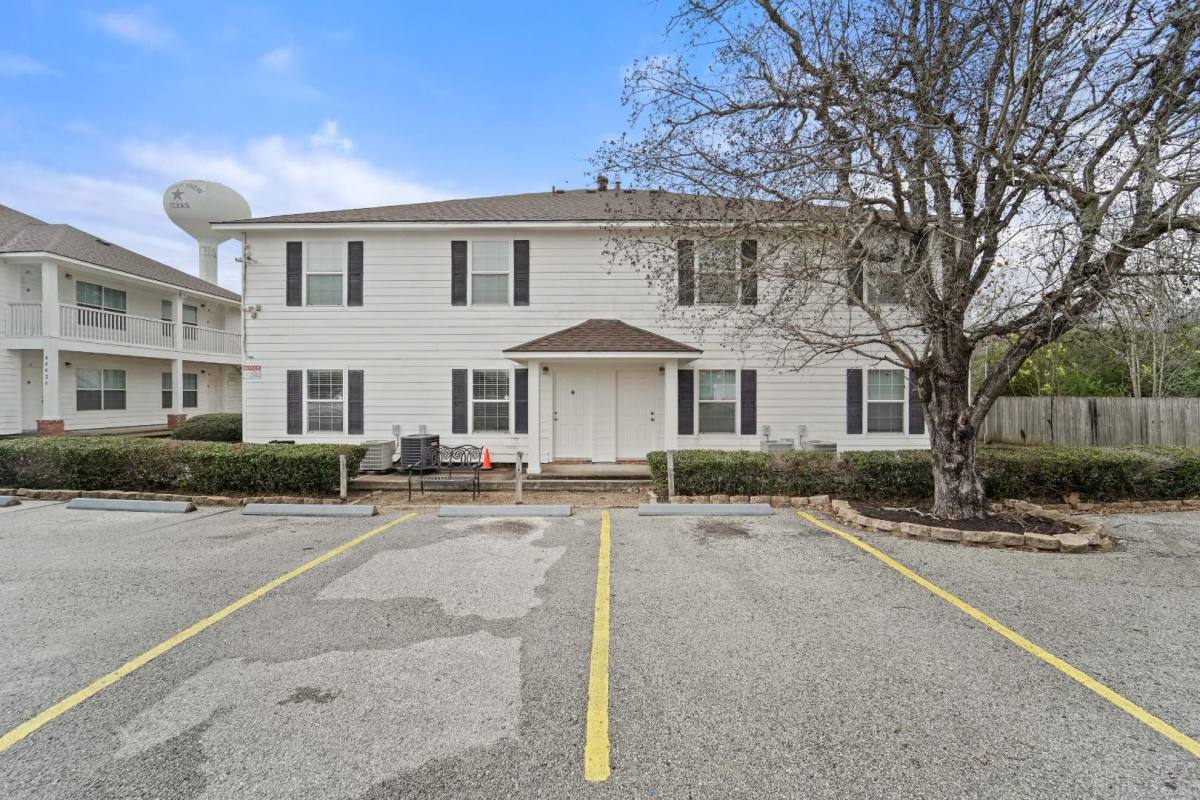 Apartment for rent at 44426 US-290 Business #O18, Waller, TX 77484