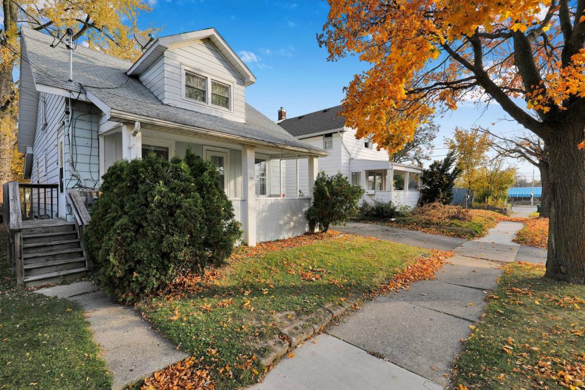 Apartment for rent at 405 E Hodge Ave #405, Lansing, MI 48910
