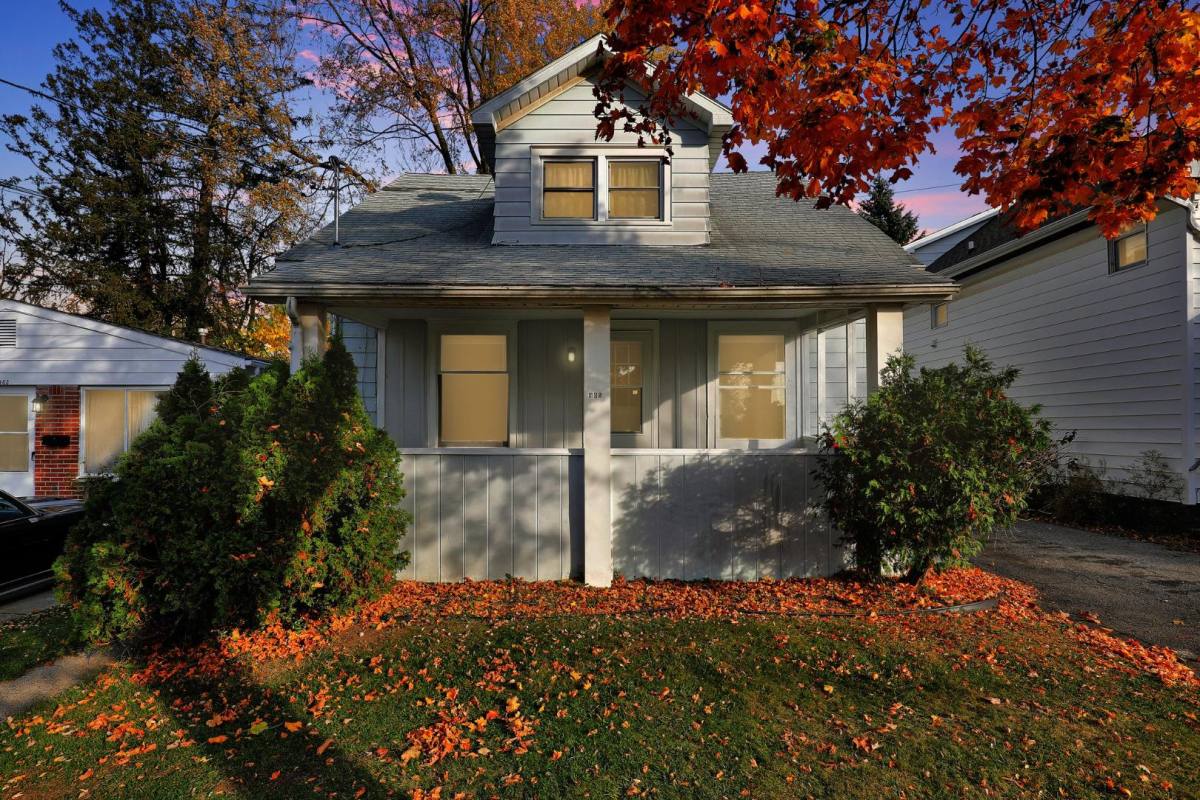 Apartment for rent at 405 E Hodge Ave #405, Lansing, MI 48910