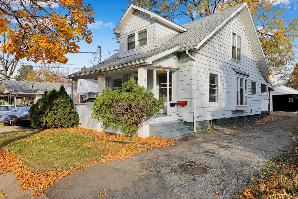 Apartment for rent at 405 E Hodge Ave #405, Lansing, MI 48910