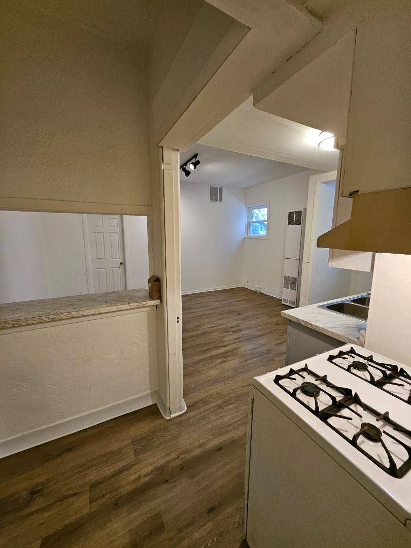Apartment for rent at 515 8th St #2, Waukegan, IL 60085