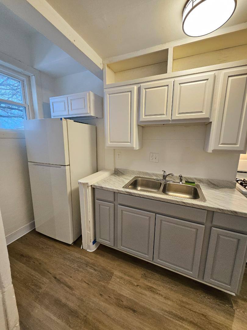 Apartment for rent at 515 8th St #2, Waukegan, IL 60085