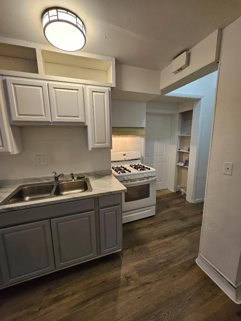 Apartment for rent at 515 8th St #2, Waukegan, IL 60085