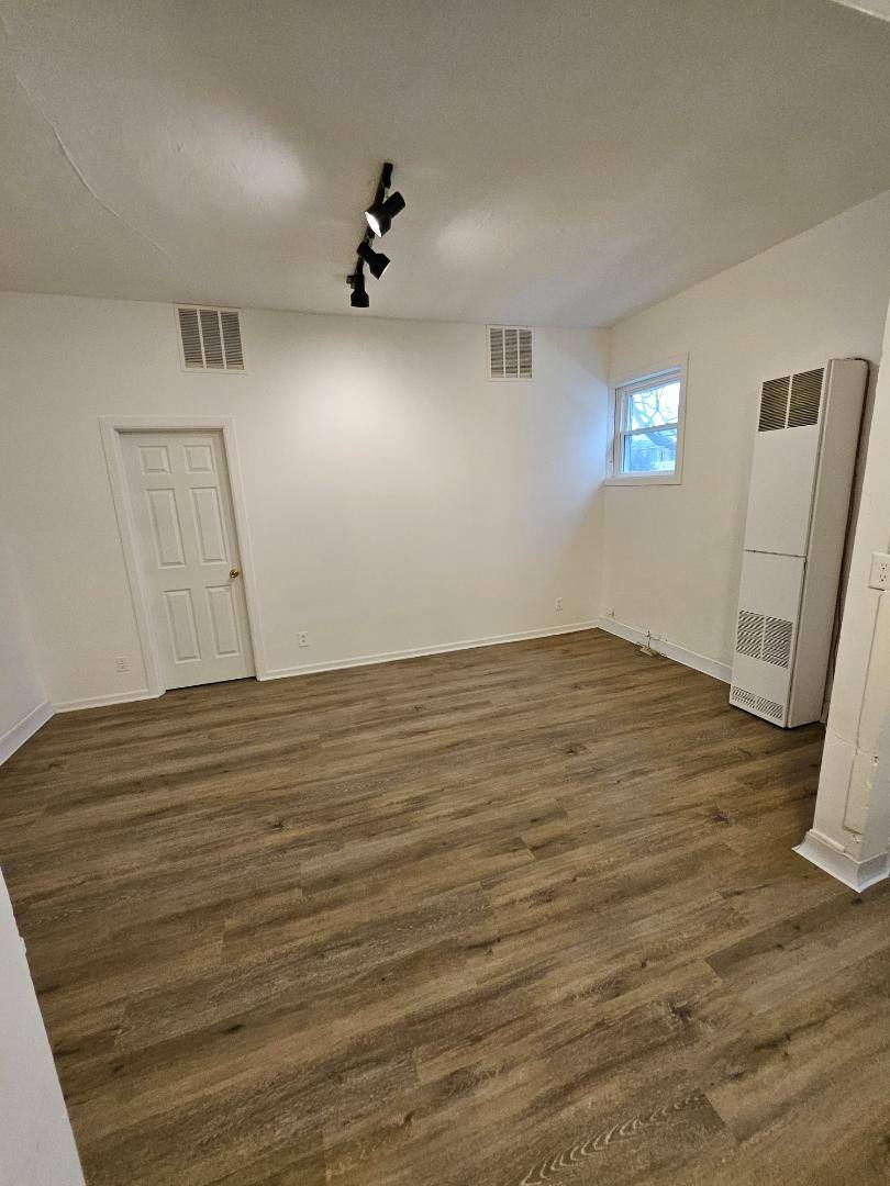 Apartment for rent at 515 8th St #2, Waukegan, IL 60085