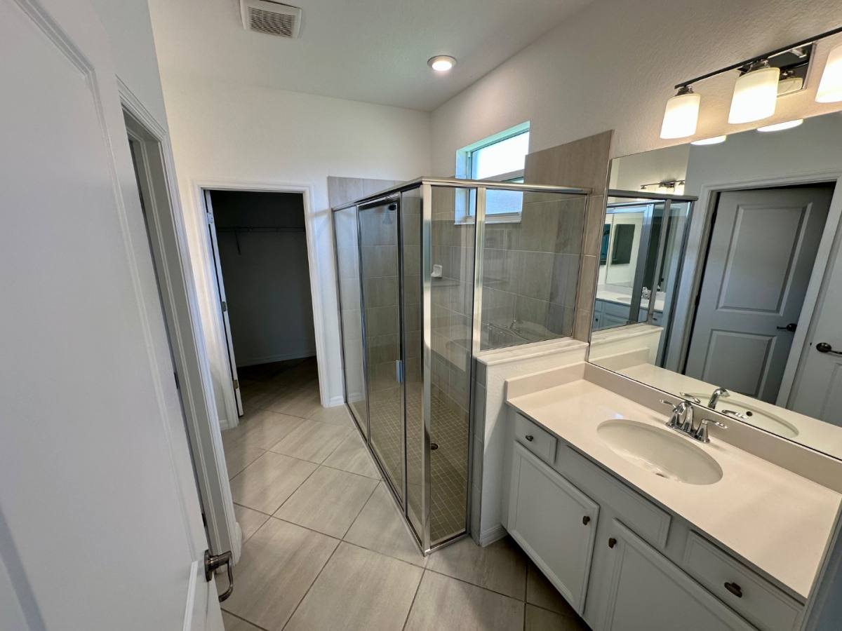 Apartment for rent at 2563 Vine Ave, Naples, FL 34120